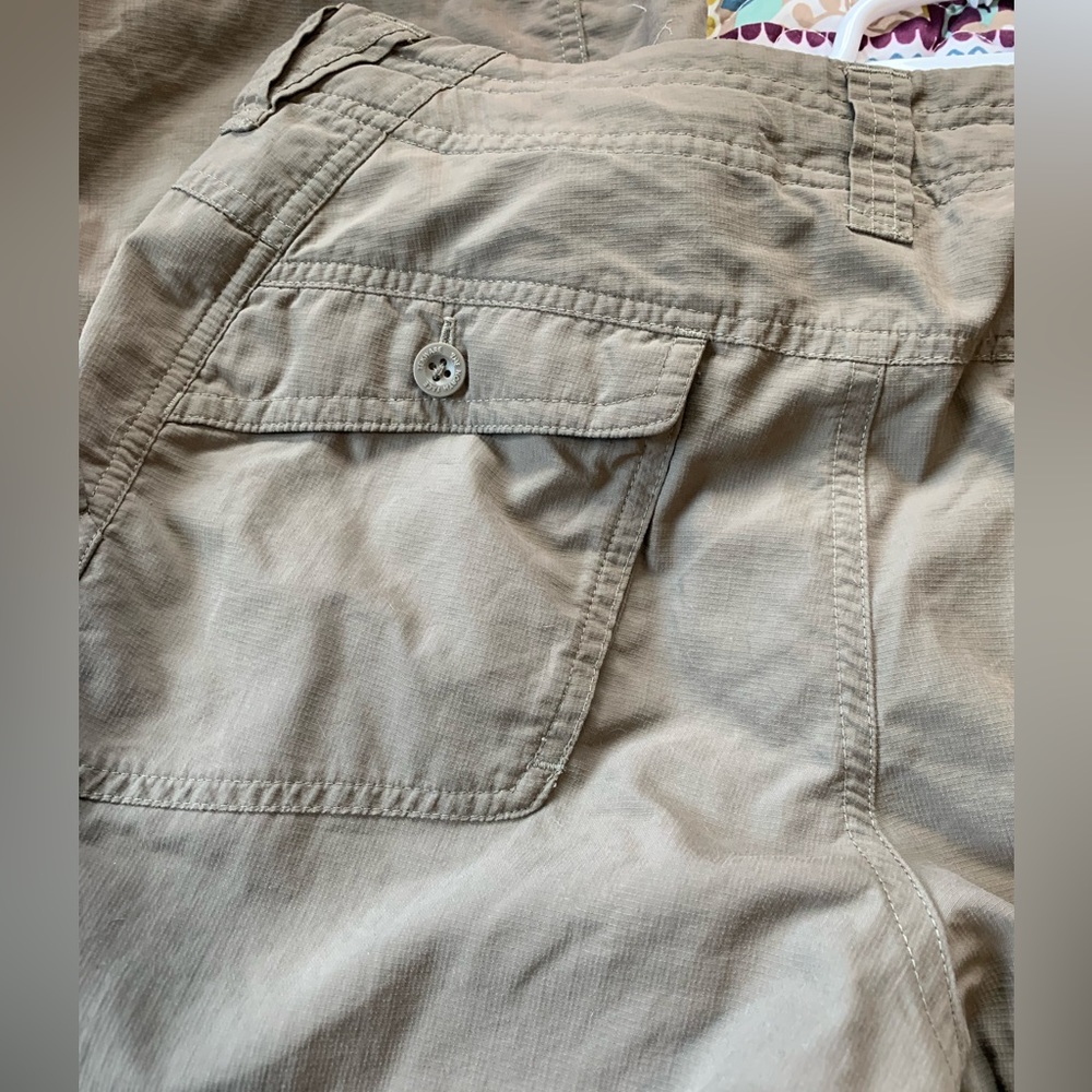 North Face Hiking Pantssize 4 roll up style GUC - Picture 10 of 12